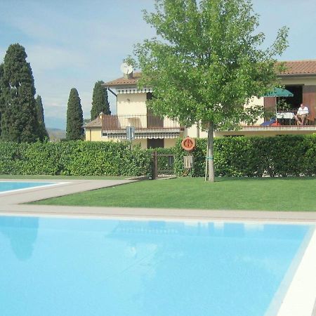 Enticing Holiday Home In Lazise With Swimming Pool Екстериор снимка