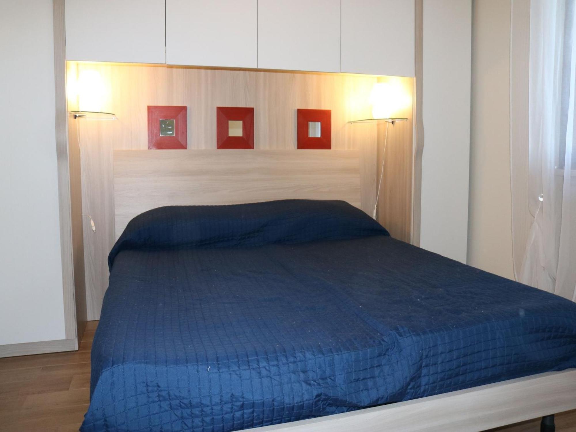 Enticing Holiday Home In Lazise With Swimming Pool Екстериор снимка