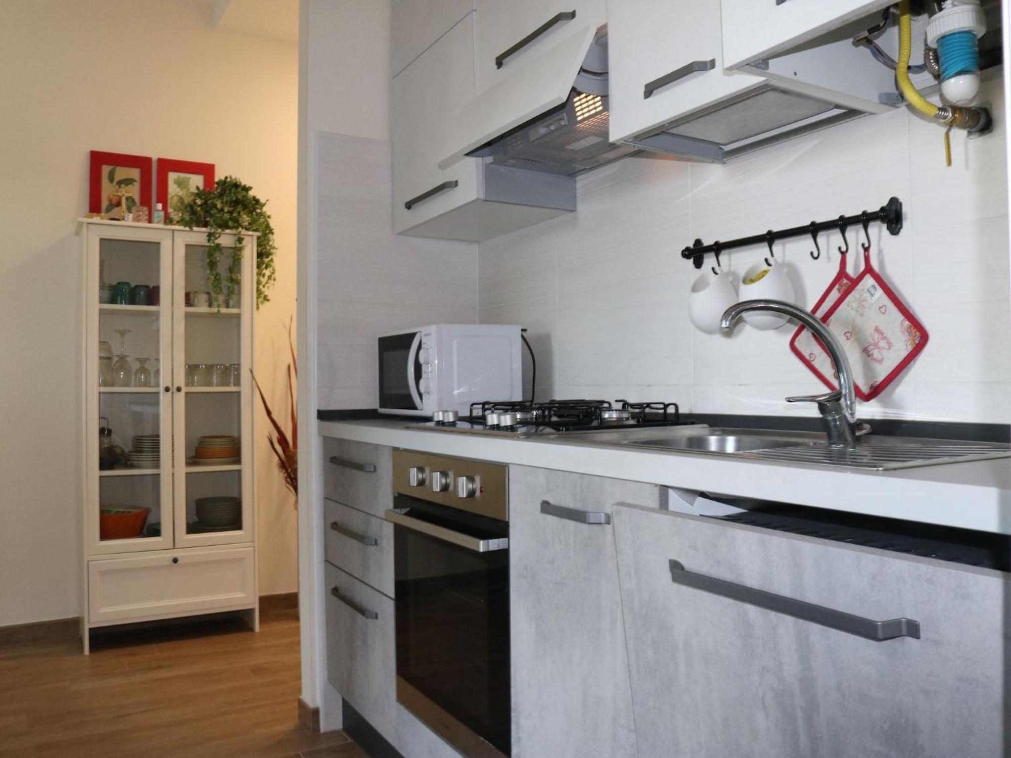 Enticing Holiday Home In Lazise With Swimming Pool Екстериор снимка