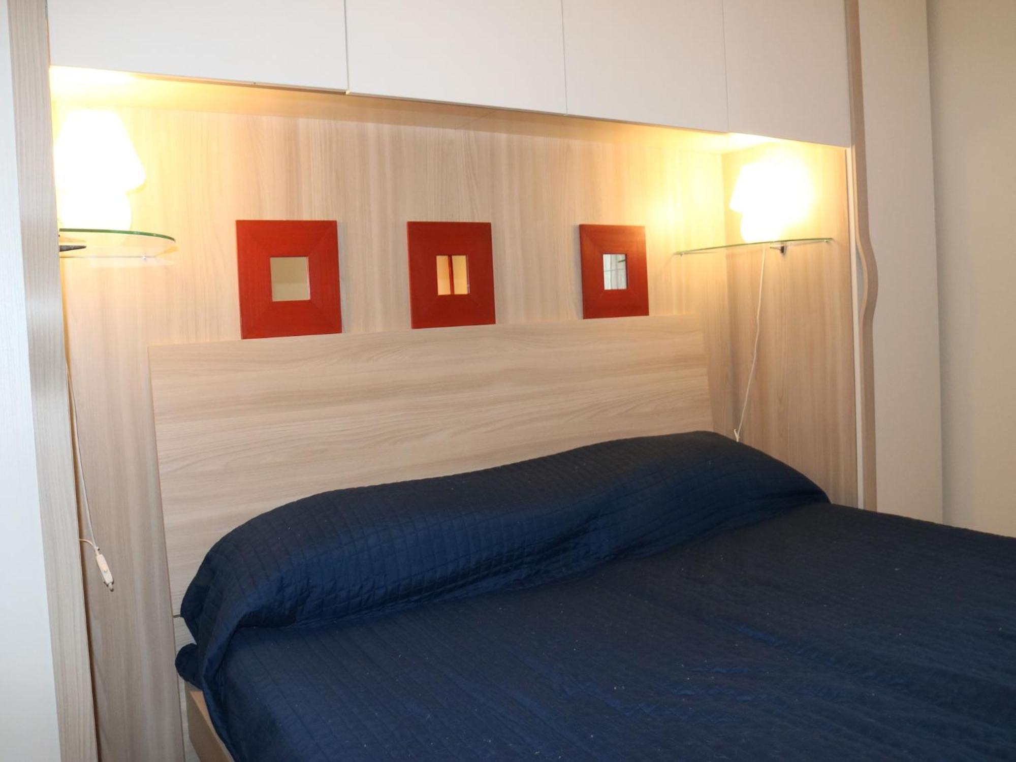 Enticing Holiday Home In Lazise With Swimming Pool Екстериор снимка