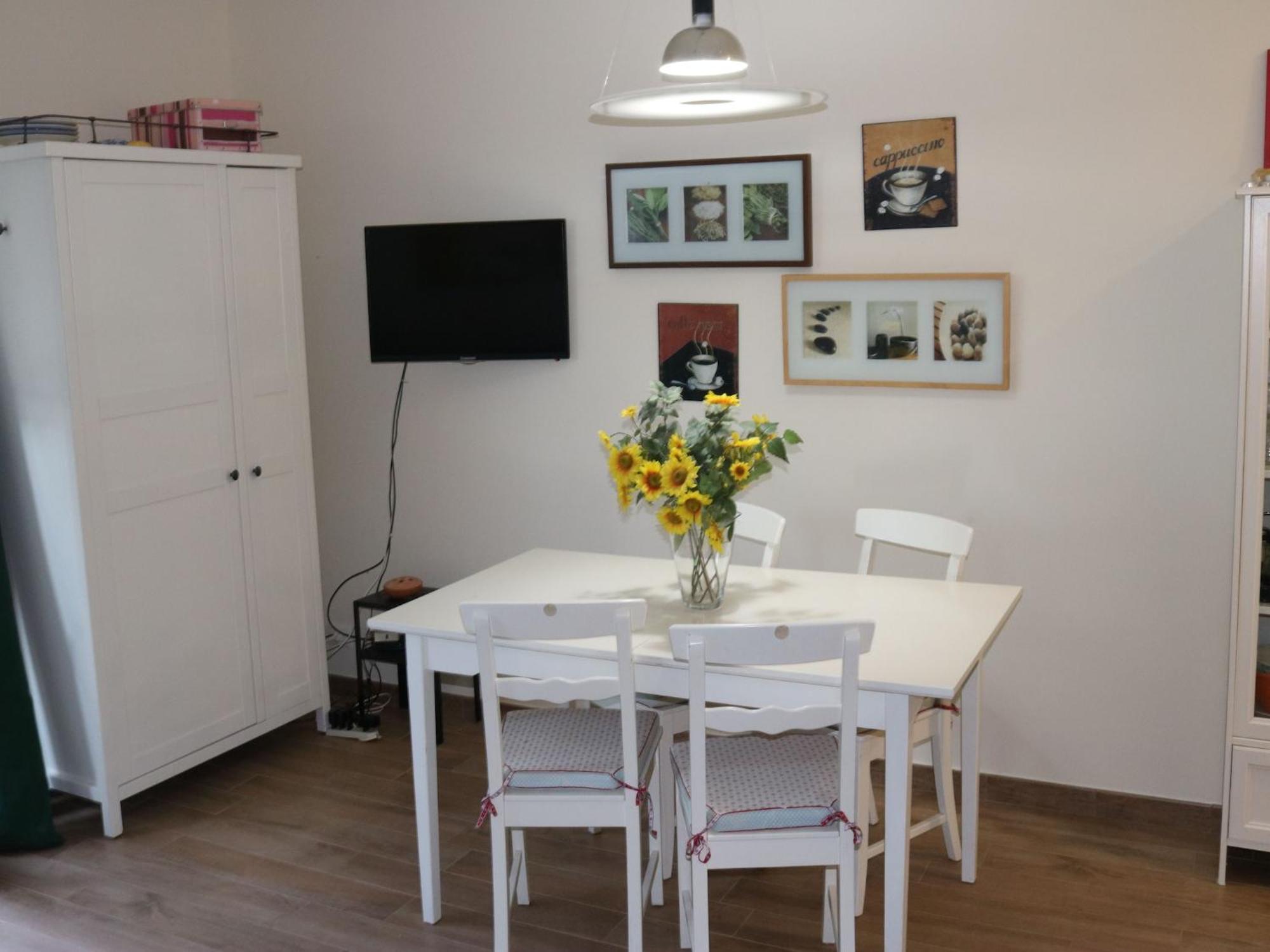 Enticing Holiday Home In Lazise With Swimming Pool Екстериор снимка