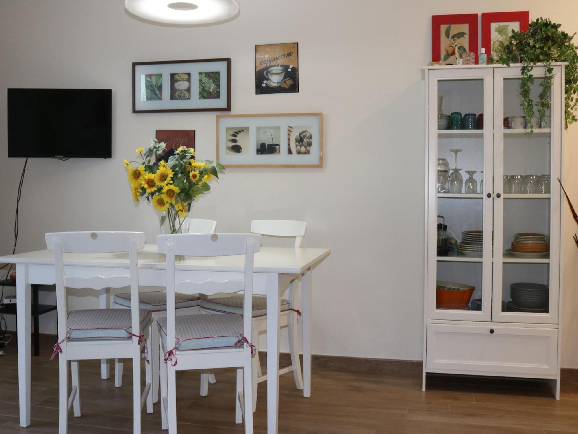 Enticing Holiday Home In Lazise With Swimming Pool Екстериор снимка