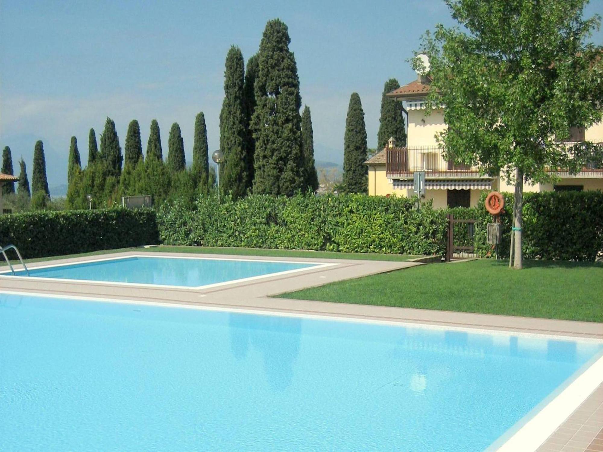 Enticing Holiday Home In Lazise With Swimming Pool Екстериор снимка