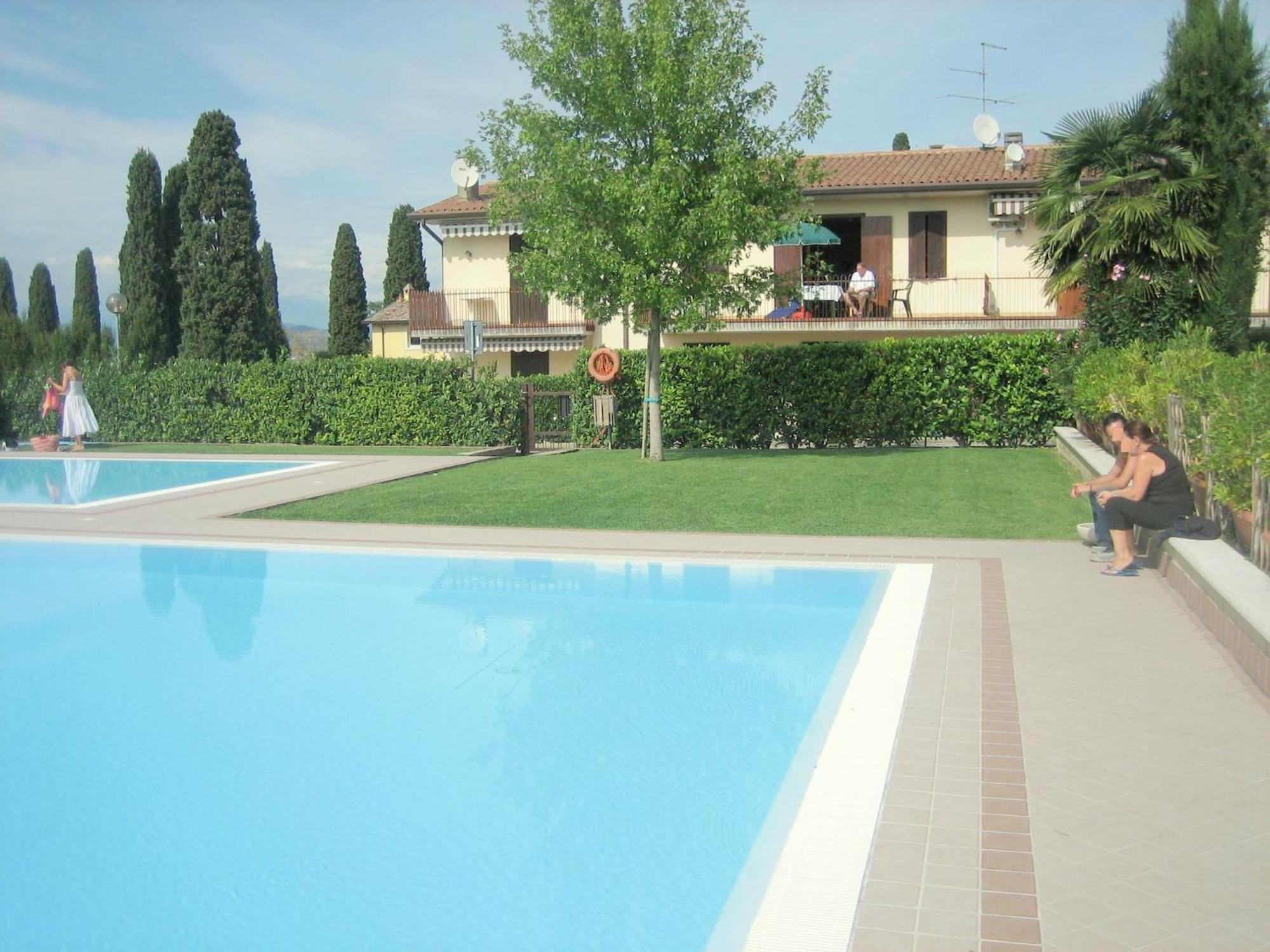 Enticing Holiday Home In Lazise With Swimming Pool Екстериор снимка