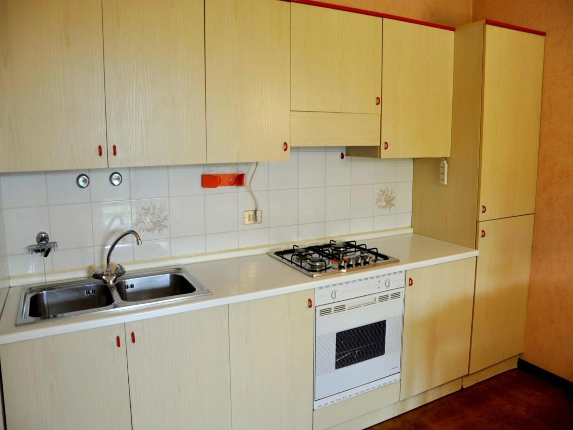 Enticing Holiday Home In Lazise With Swimming Pool Екстериор снимка