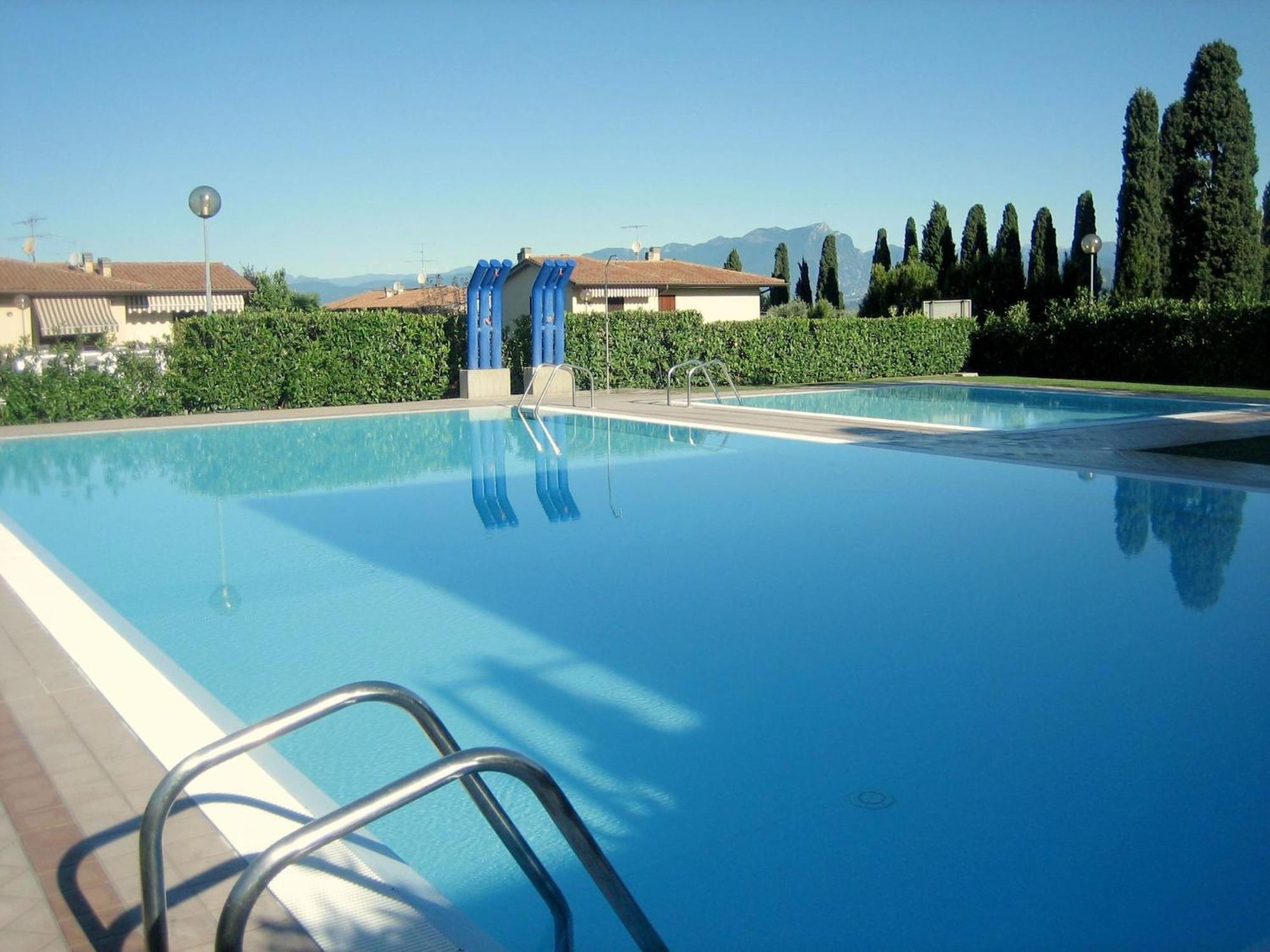 Enticing Holiday Home In Lazise With Swimming Pool Екстериор снимка