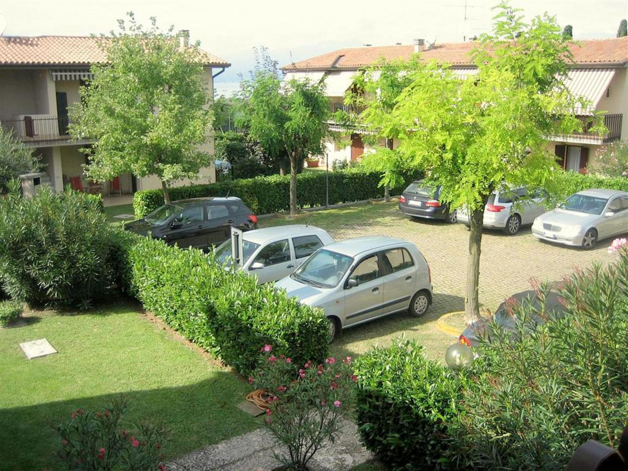 Enticing Holiday Home In Lazise With Swimming Pool Екстериор снимка