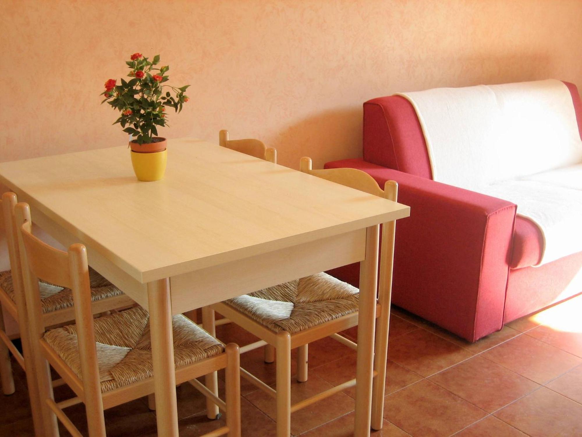 Enticing Holiday Home In Lazise With Swimming Pool Екстериор снимка